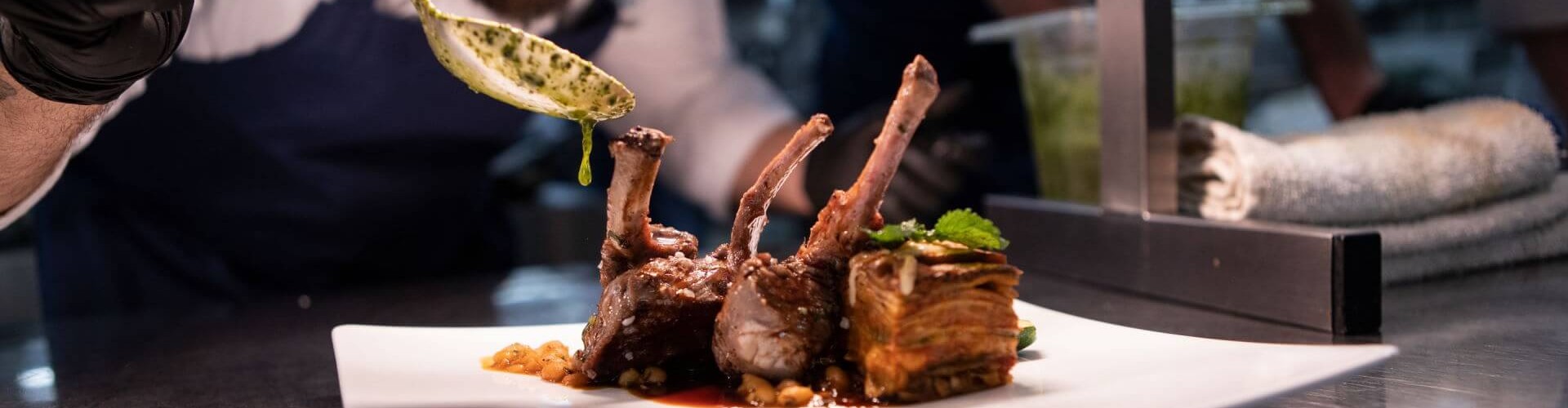 kitchen-reference-crystal-river-chef-garnishing-rational-91517-fix1920x500